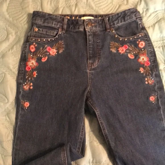 ❤️ (20)ladies size 28 waist embellished crop jeans by Kate spade. Like new - Picture 7 of 16